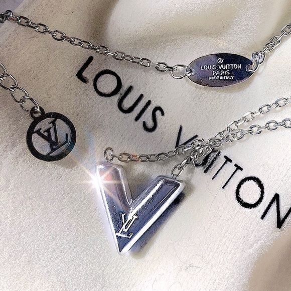 Authentic Louis Vuitton V-Shaped Silver Pendant Necklace - Picture 5 of 16